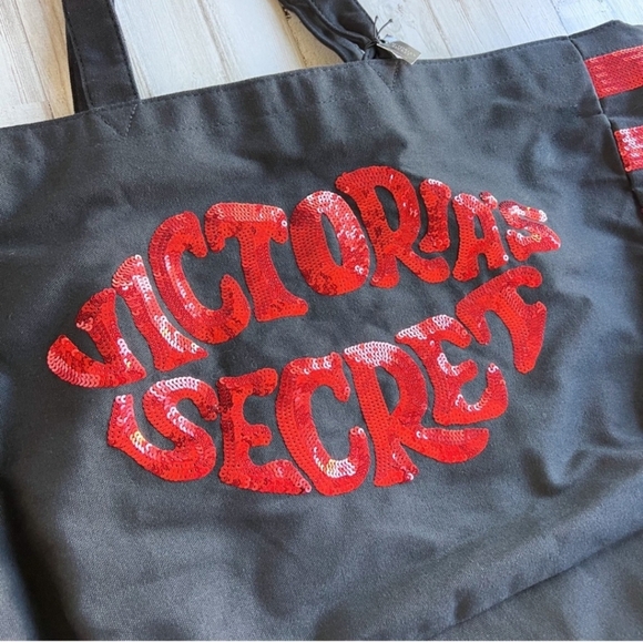 Nwt Victoria’s Secret Tote Bag Weekender Black and Red Lips Sequins Kiss Large - Picture 3 of 6